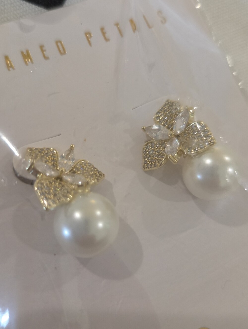 ✨ BRAND NEW ✨ Untamed Petals Sophie Pearl Drop Earrings - Picture 6 of 6